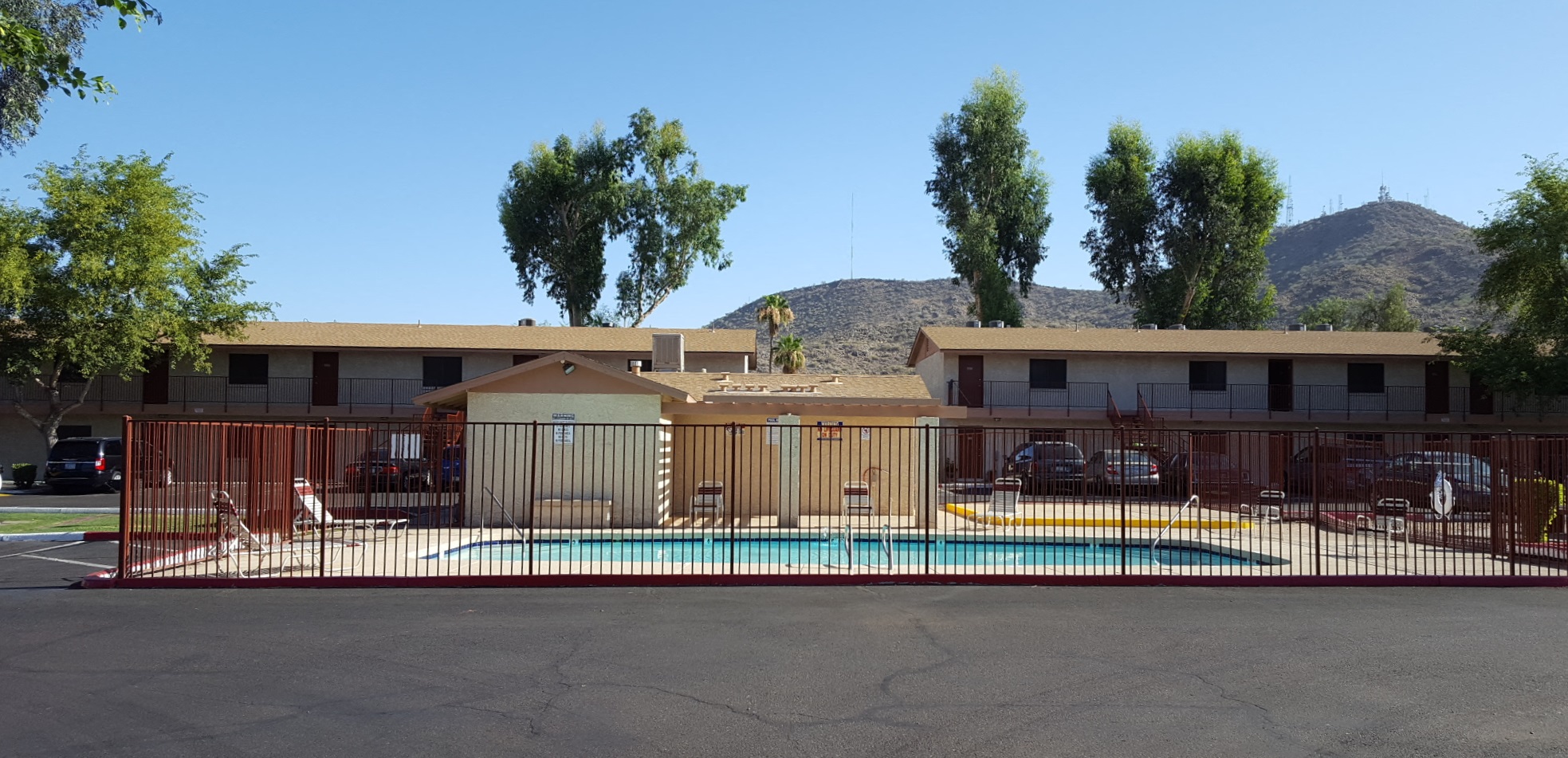Foothills Court Apartments in Phoenix, AZ